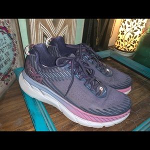 Hoka Clifton 5 women’s size 7.5